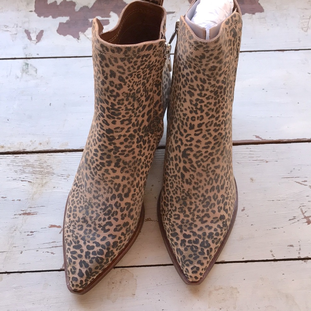 Dolce Vita new in box Sammey leopard suede booties